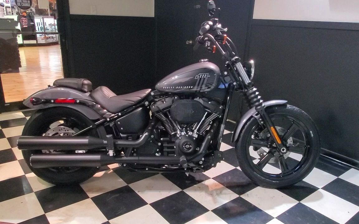 搬运2022新款哈雷街霸114