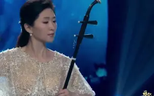 Скачать видео: 于红梅二胡独奏曲二泉映月完整版，如泣如诉，不愧为大师