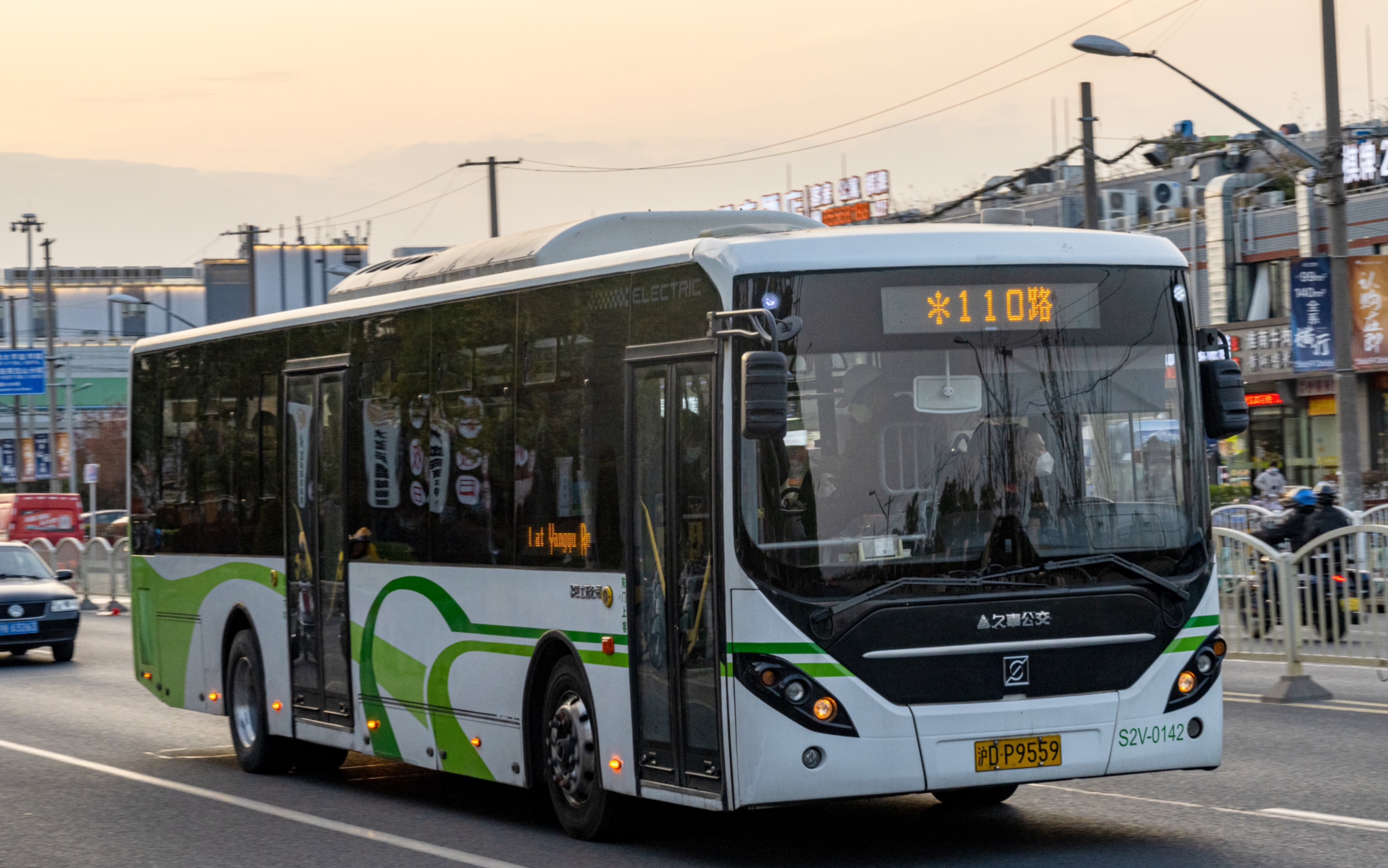 【倾盆大雨 代车】久事公交 巴士五公司 110 路 s2v-0142 运行实录