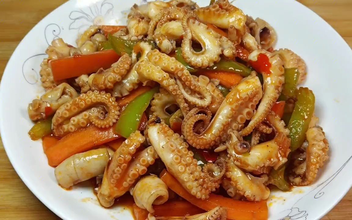 八爪鱼一炒就老,很多人做不好,大厨分享正确的做法