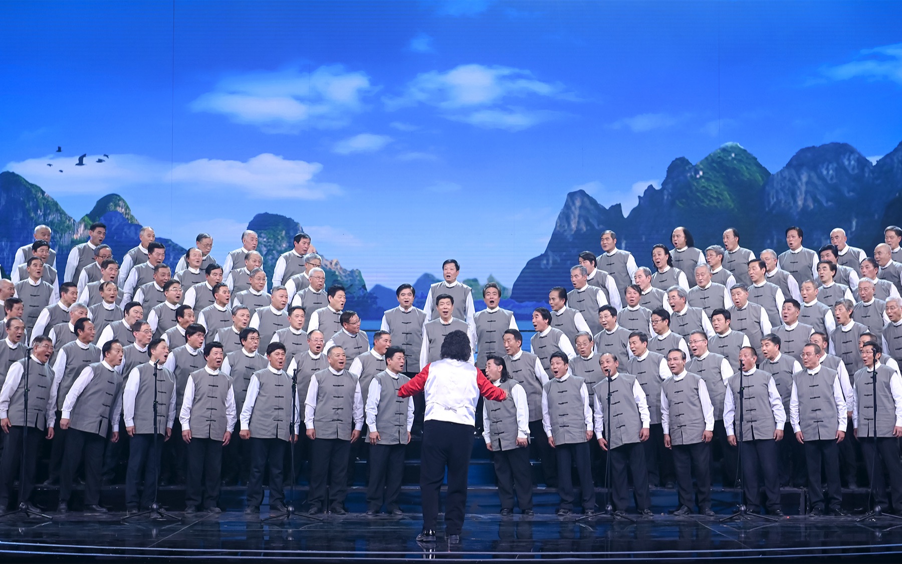 北京非常组合百人男声合唱团《清江船歌》