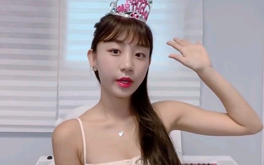 dj henney萝莉小妹妹戴皇冠的宝贝美丽,低楚楚动人公主过生日,真的超