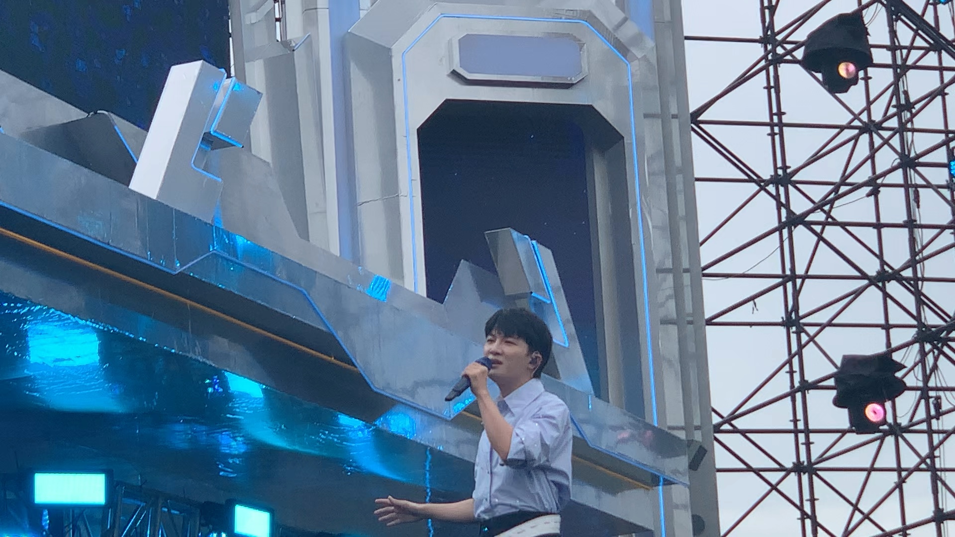 6.19周深欢乐谷毕业歌会若梦 talk 璀璨冒险人 采访全程