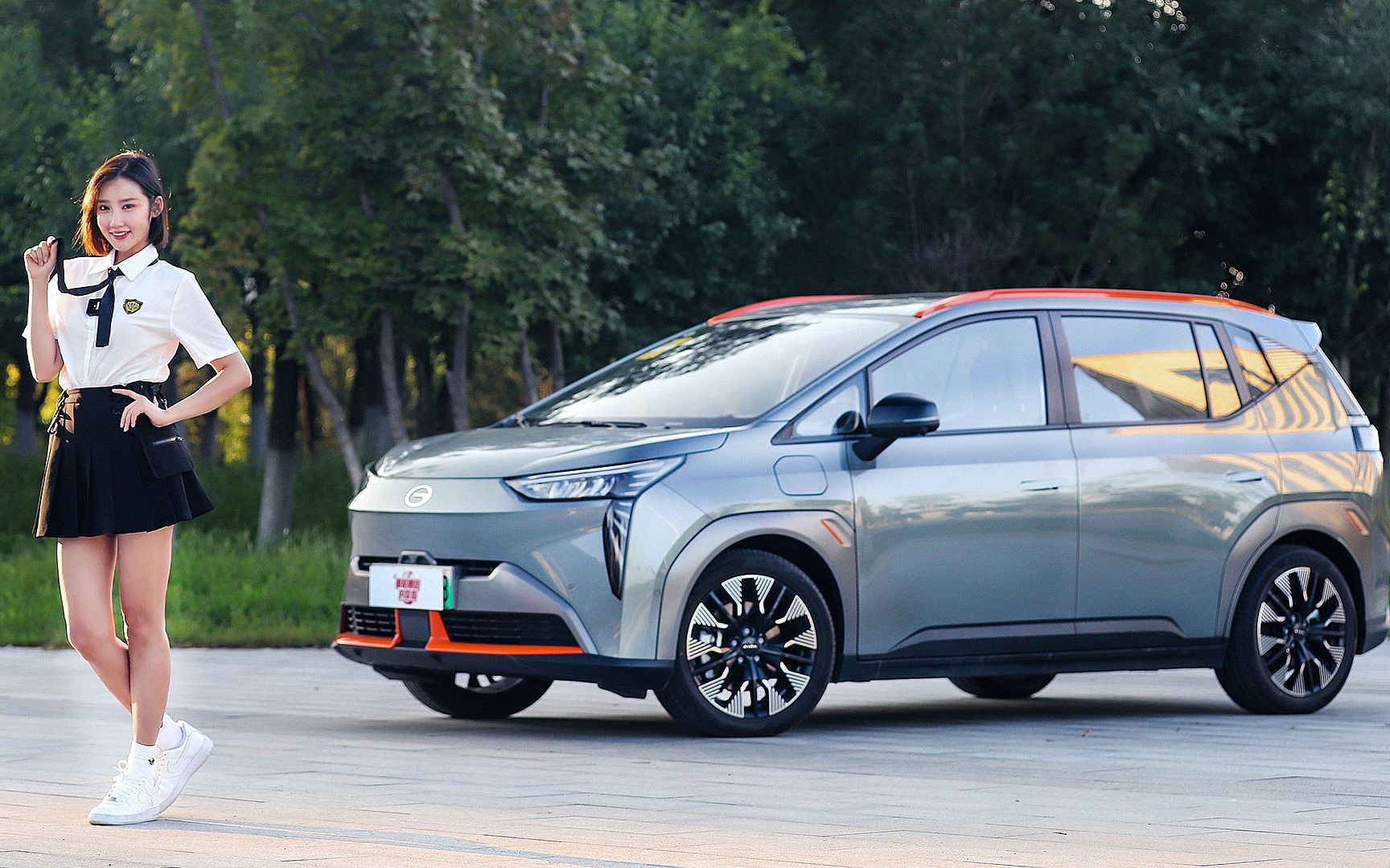 小姐姐感受广汽埃安aion y 潮酷风格电动车,空间大,实用性高!