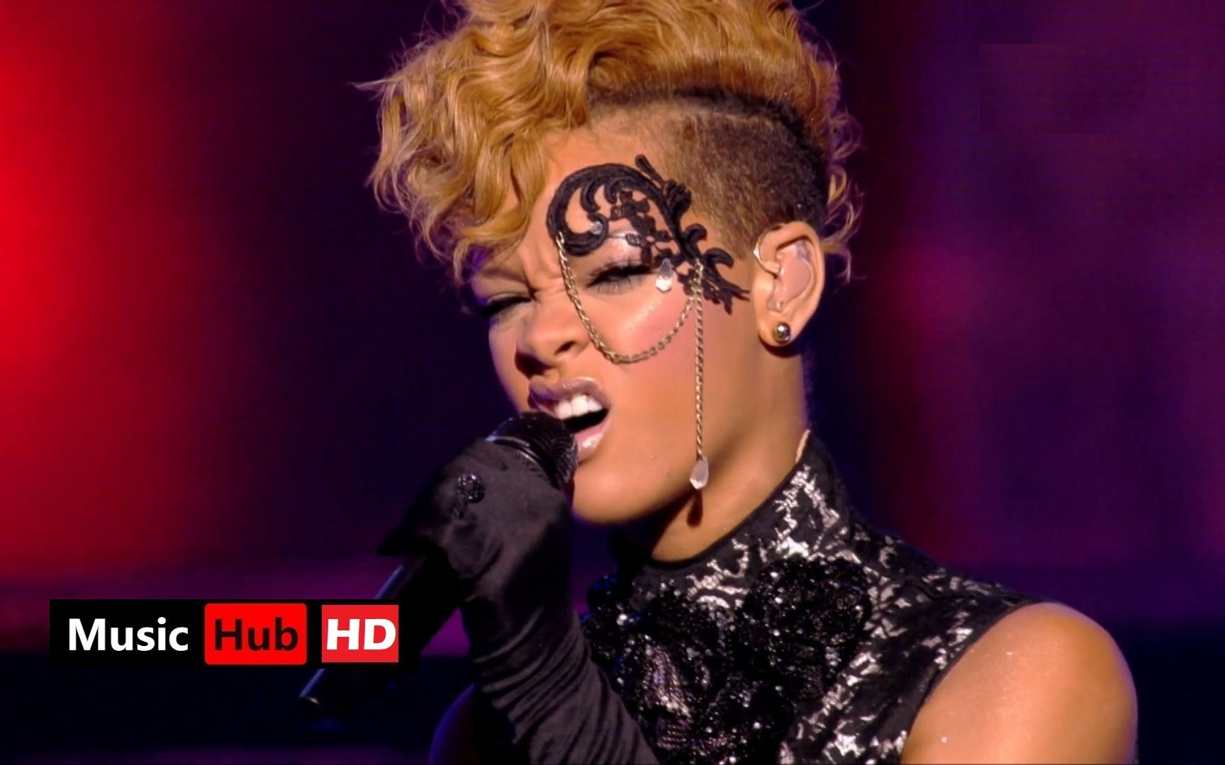 现场表演 russian roulette (nrj music awards 2010) - 蕾哈娜 演唱