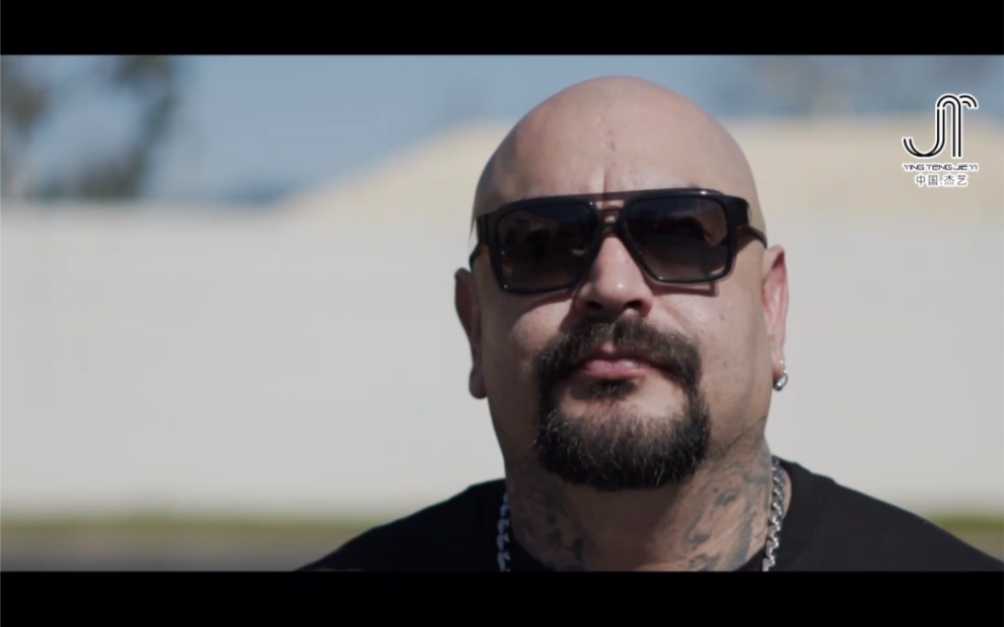 国外著名纹身师:大光头拿到心爱的机#纹身师日常##刺青##纹身##tattoo