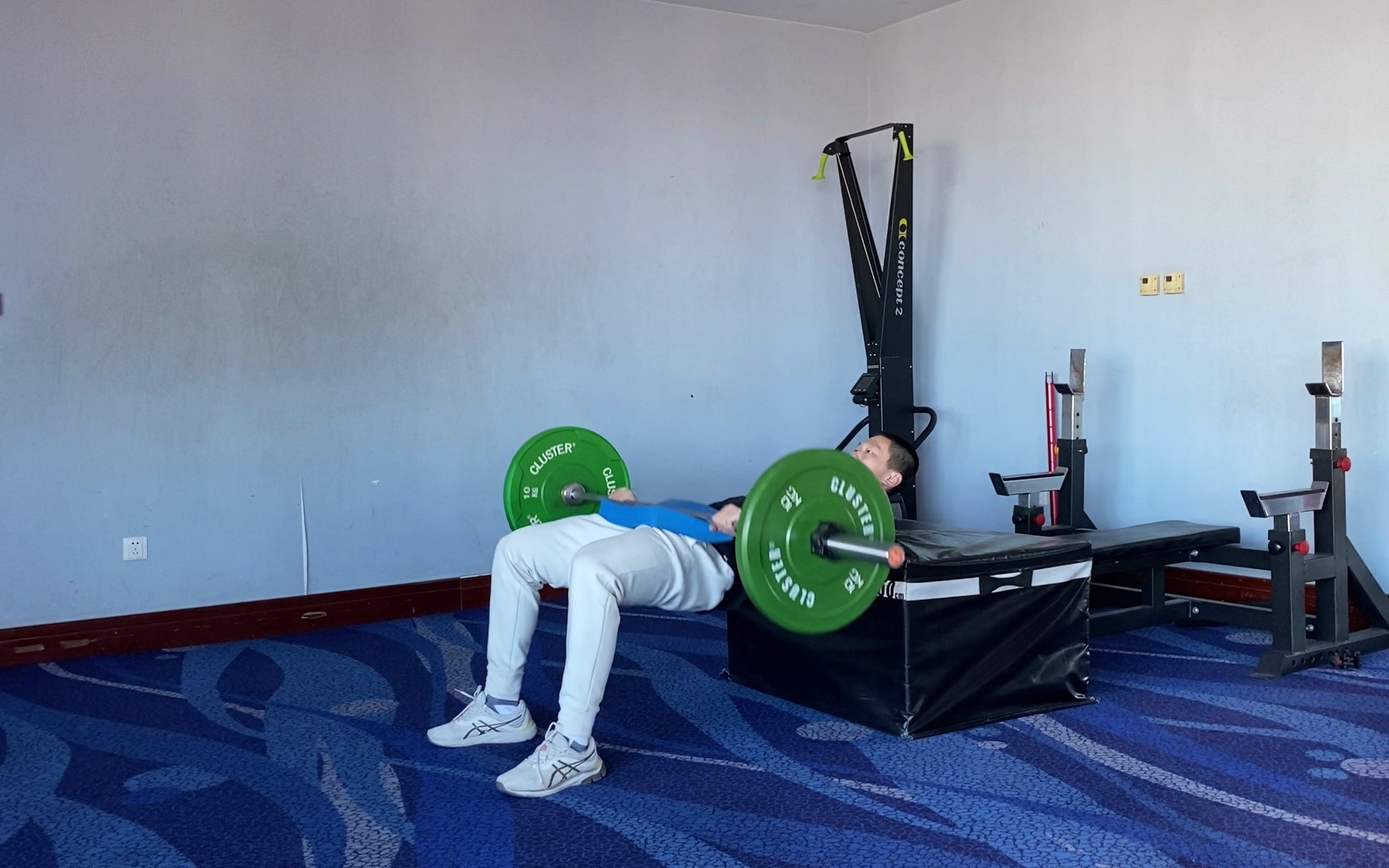 杠铃臀桥——力量的源泉