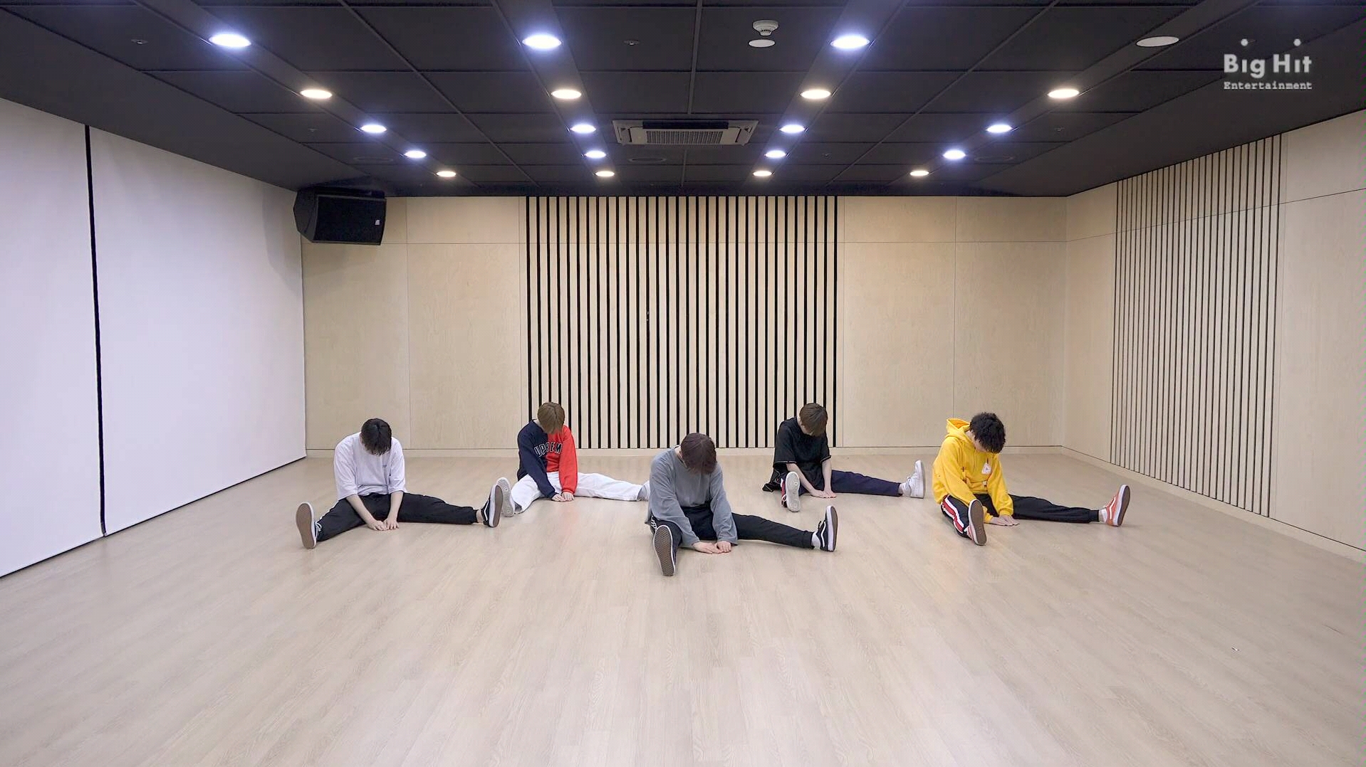 [图]【TXT记录库·中字】190310 某天头上长出了角 (CROWN) Dance Practice