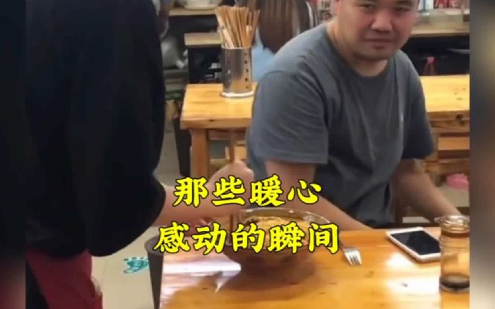 [图]盘点那些暖心感动的瞬间，在别人需要的时候，伸出援手你就是英雄