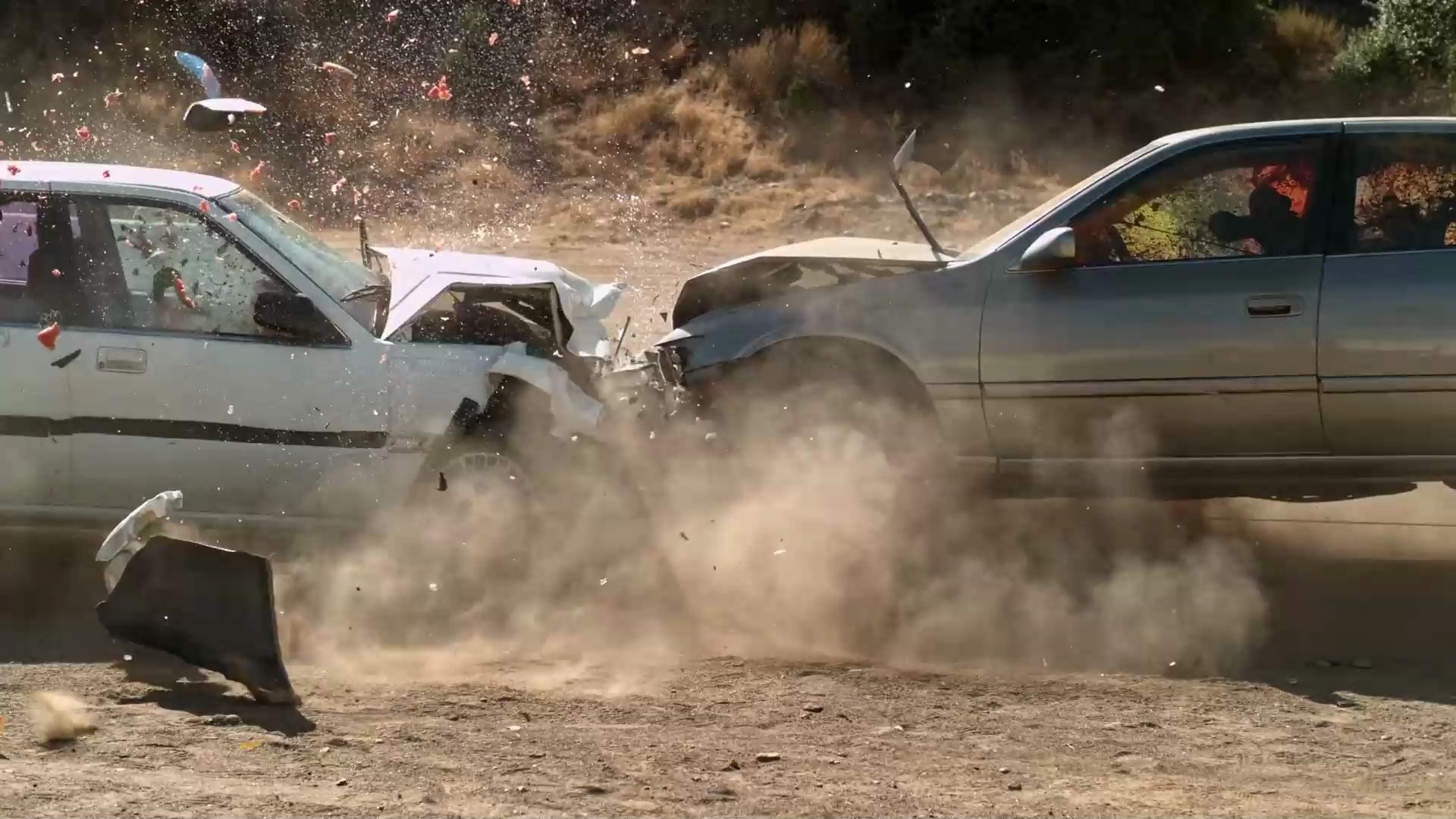 慢镜头下看车祸时的撞击力有多大?