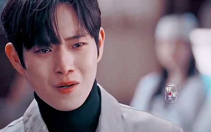 顶楼锡勋终于见到秀莲看到她的瞬间泪水充满眼眶他假装坚强那么久却