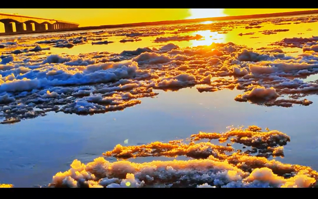 夕陽下的黃河水:流動的自然奇觀!