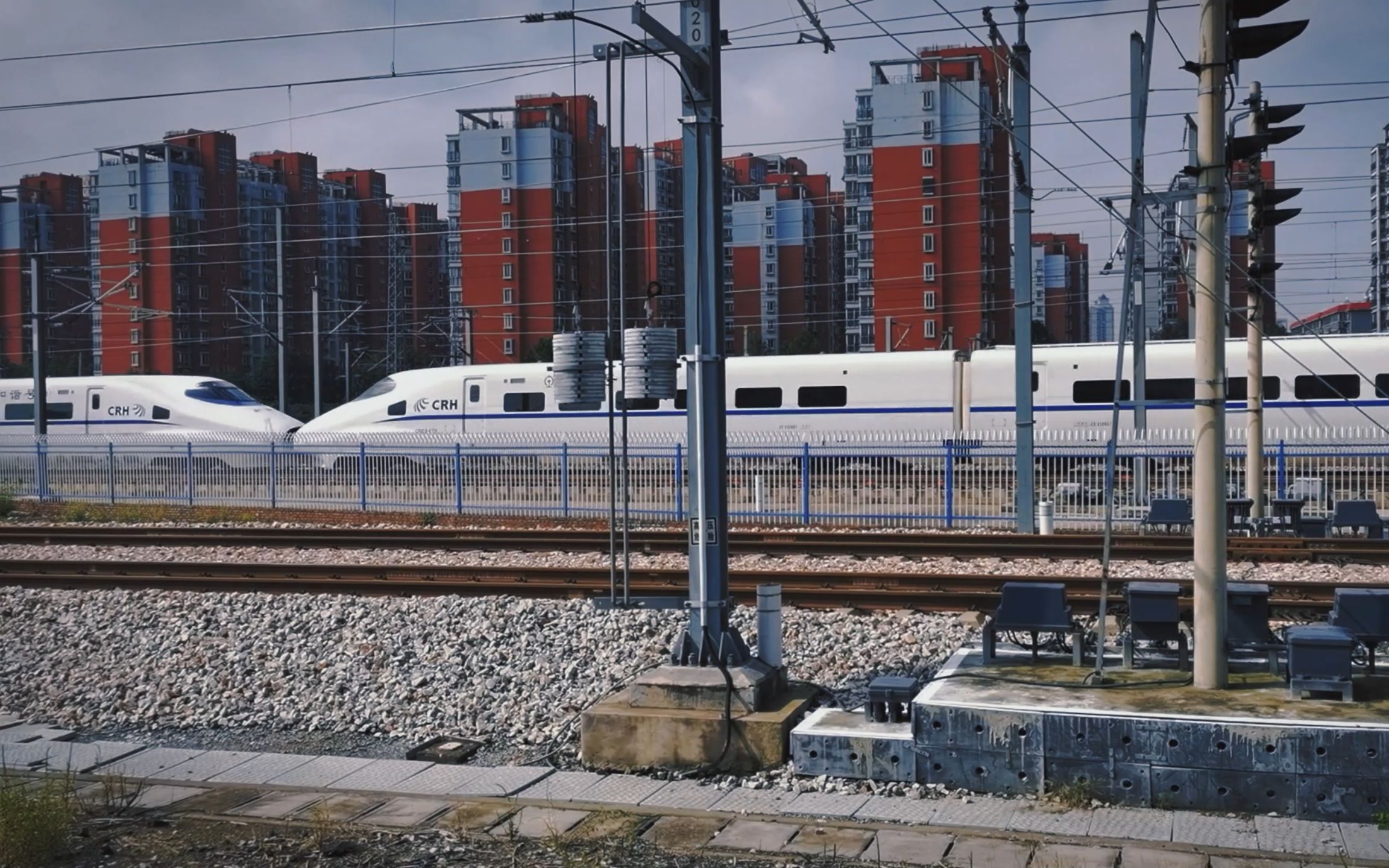 crh2a動車組4128,4125號編成重聯擔當的運城北——威海d1647次列車駛