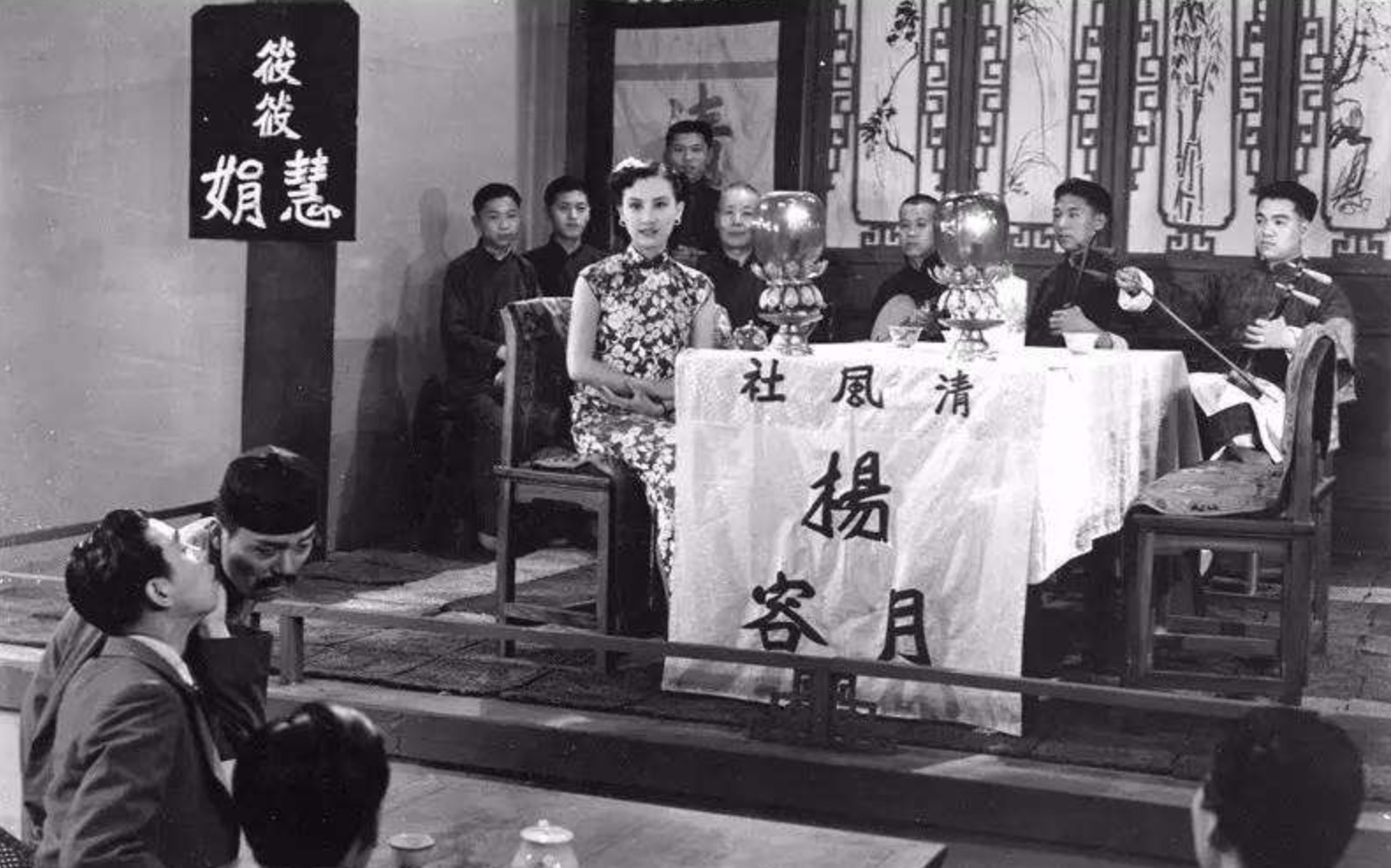 [图]【民国歌后周璇唱京剧】《夜深沉》（1941）片段