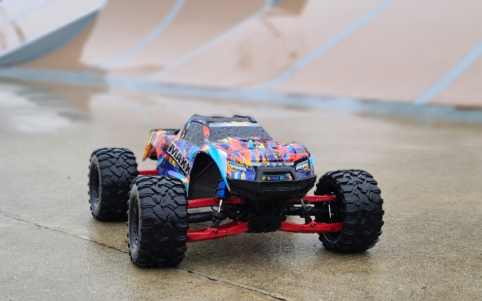 周末的雨让哥的rc大脚车又可以飞滑板场