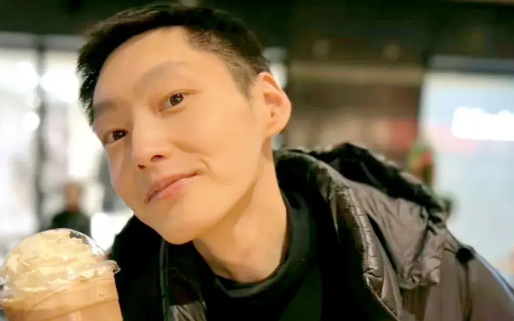 29岁网红快乐小赵去世,被称初代公交判官,最后照曝光骨瘦如柴惹人怜