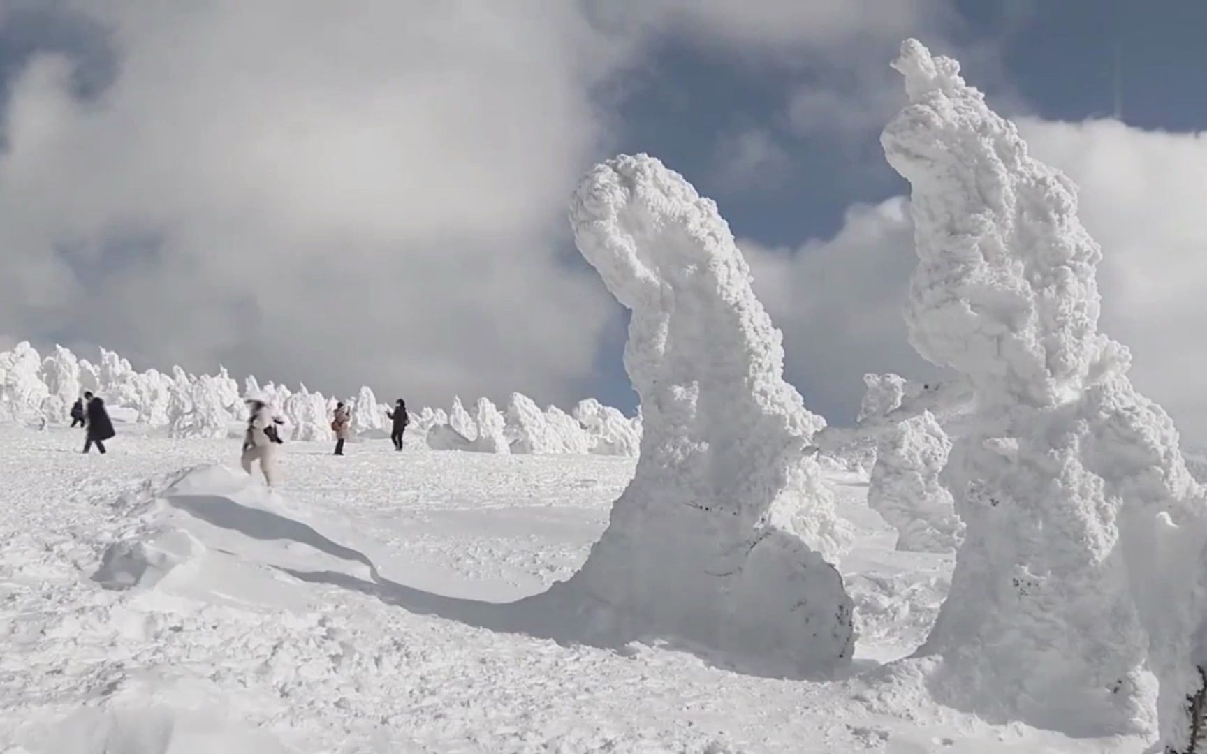 日本青森县的八甲田山是著名豪雪地带哔哩哔哩bilibili