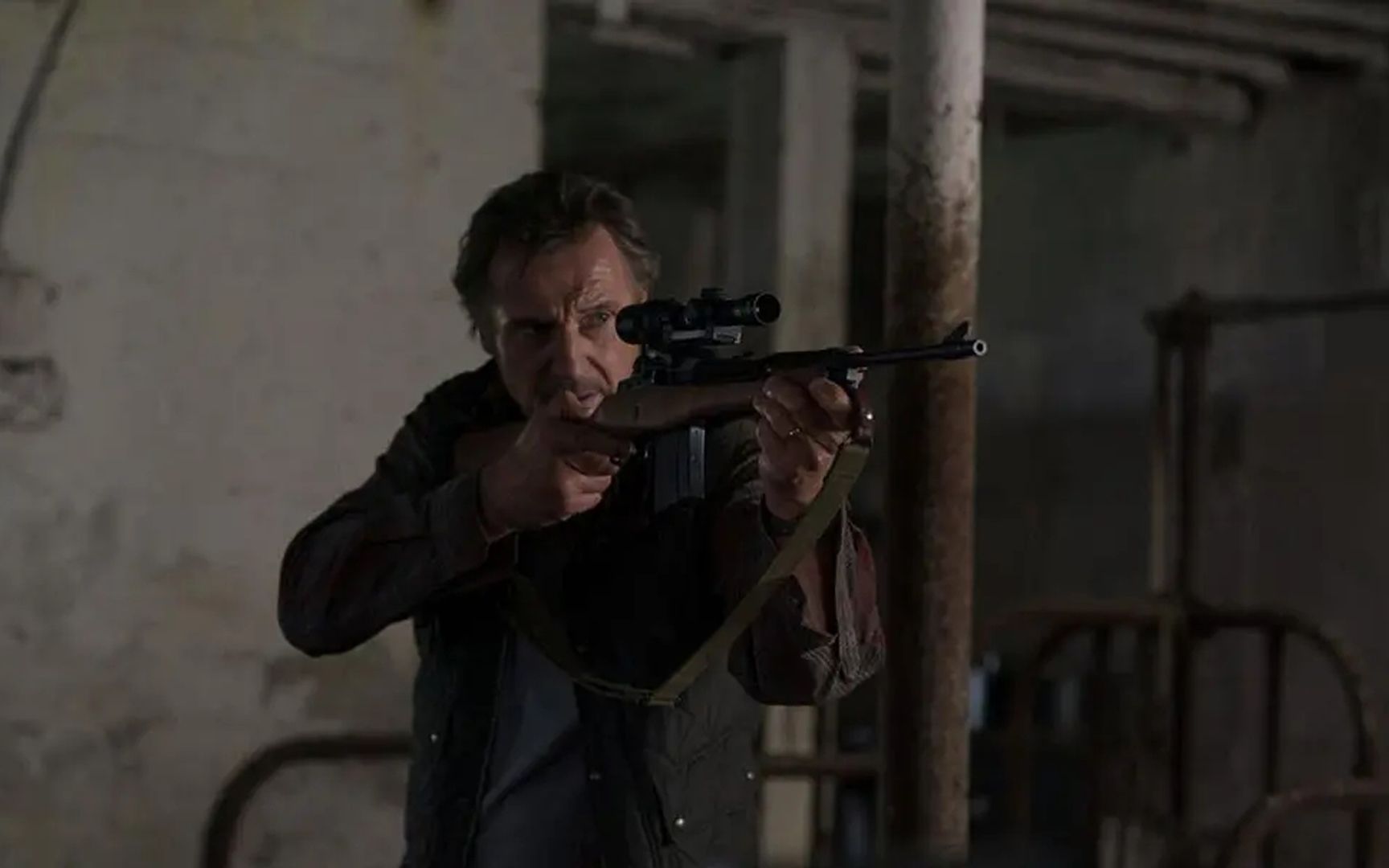 潇骁说电影连姆尼森神枪手惊悚片爱狗被杀惹怒退伍老兵致使黑帮四人组