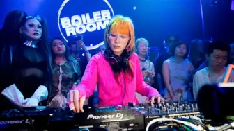 Télécharger la video: 妈！我上Boiler Room啦！！｜ Cocoonics｜ Boiler Room: Shanghai 上海