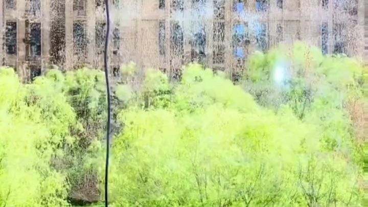 森友汇重磅新品w三pro擦窗机，自带防坠安全基站一所，牢牢八地，吸力够大够安全！七千帕大吸力，三十分钟断电保护，安全感真的拉满！三十二楼外