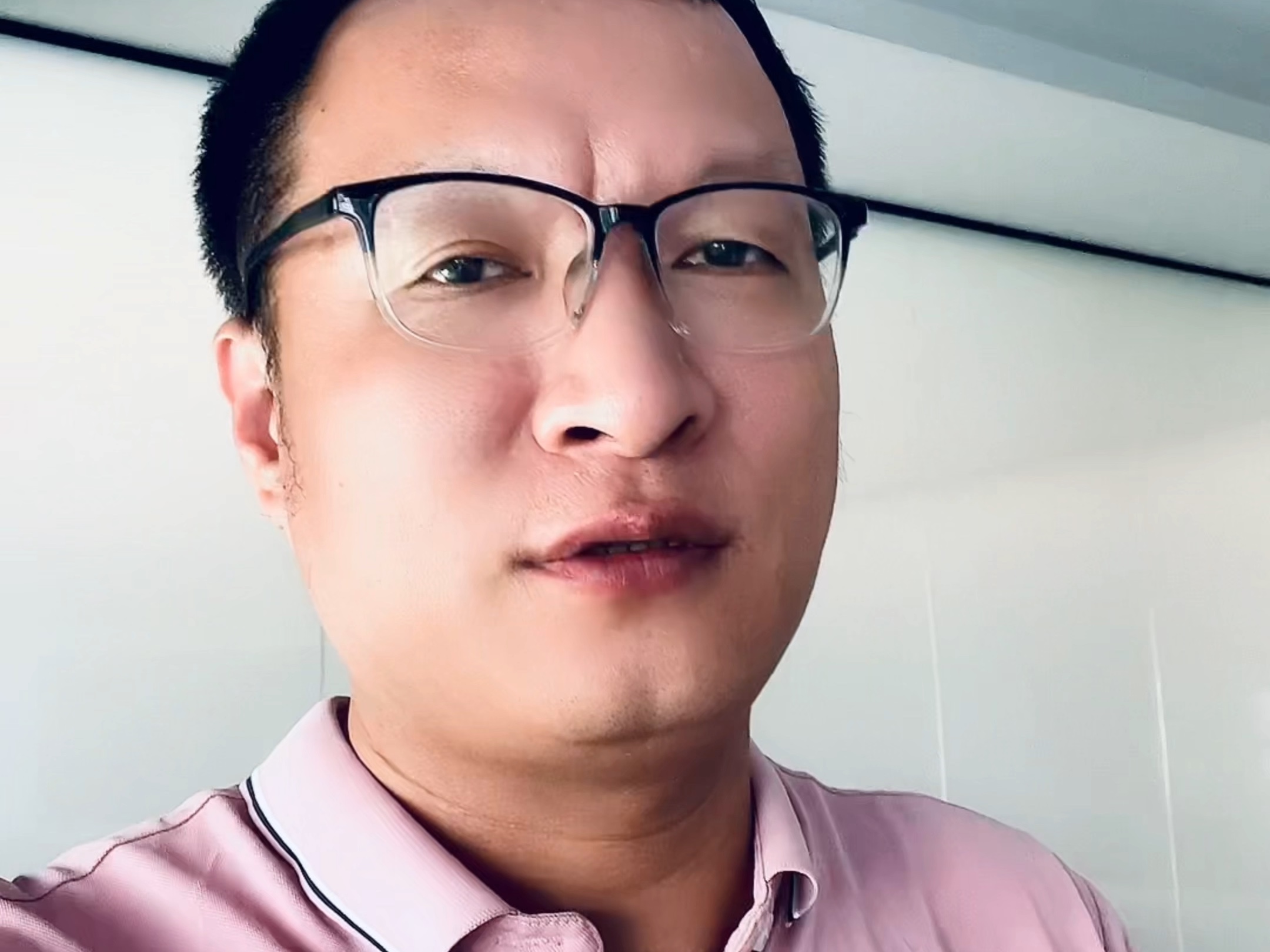 鞋儿破帽儿破身上的……#郑州楼市 #地产人转型 #舆情管理