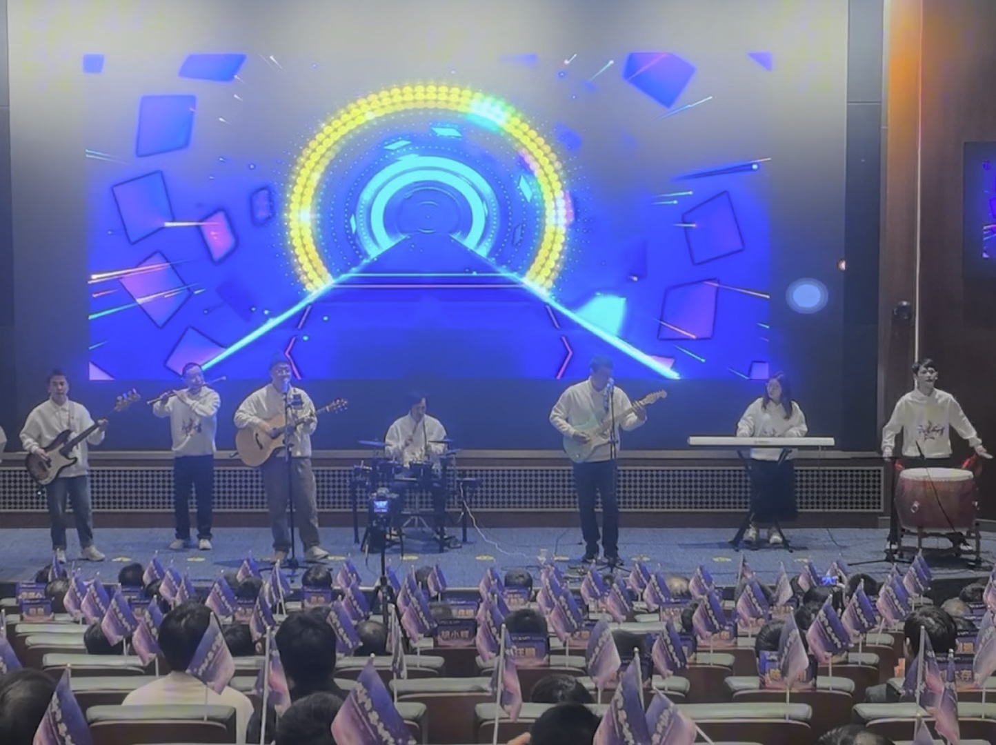 黄种人歌曲(黄种人歌曲表达了什么意思)