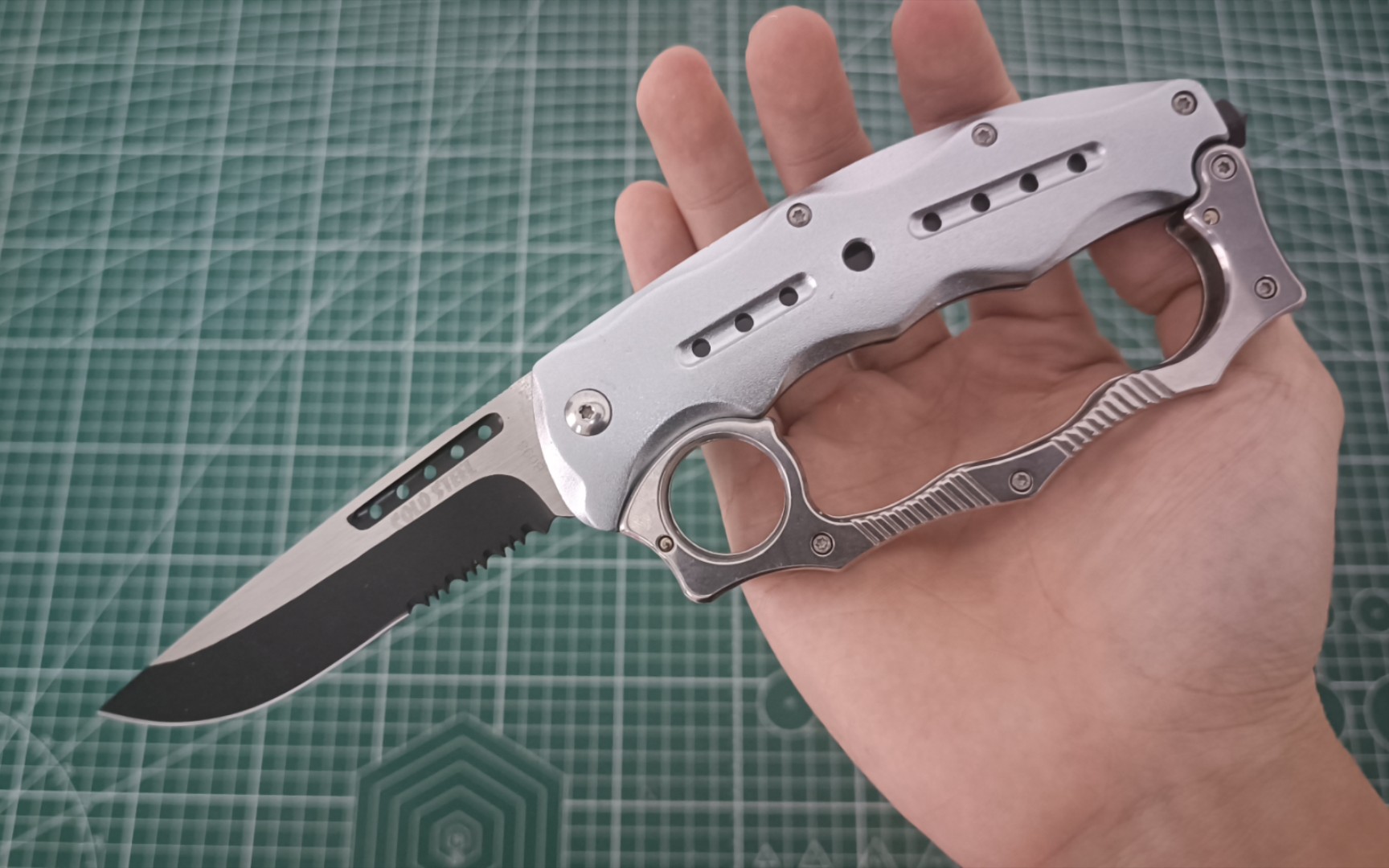 全钢铝柄虎指拳套折叠刀