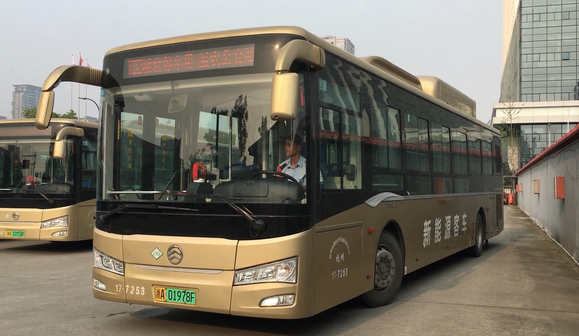 【杭州公交】萧山公交 xml6125jhevg5cn5 732路 17-7253