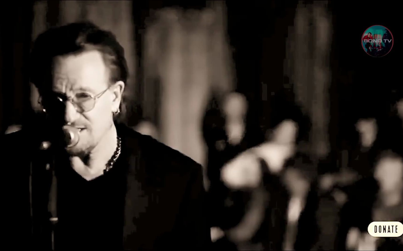 [图]Bono《Running To Stand Still》