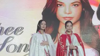 part2第一次见我的lmsy，天津（tianjin）签售会当然要亲手录全程。右手横屏实在举不动了，只能换左手竖屏。前面有十分钟主持人的时间，我直接pass了
