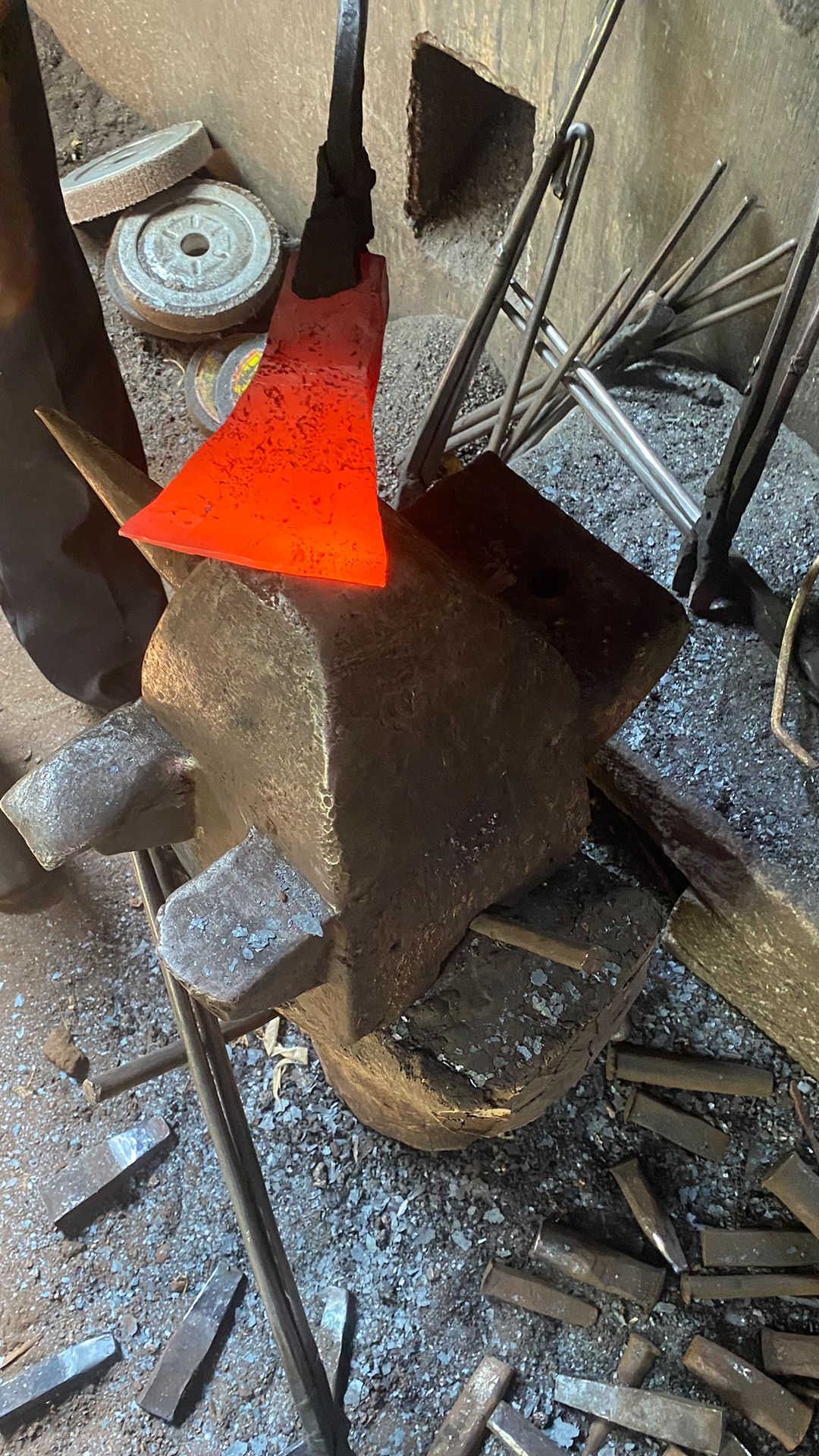 山东手造传统手工锻打斧头山东王氏铁匠王荣山师傅