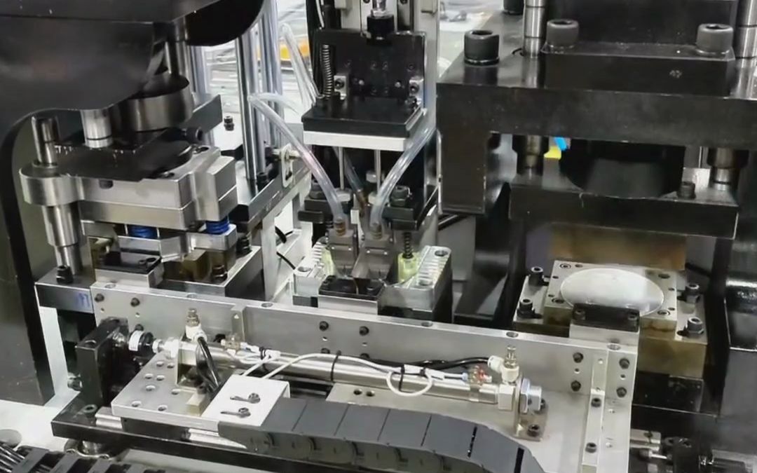 安全智能的全自动铆钉机