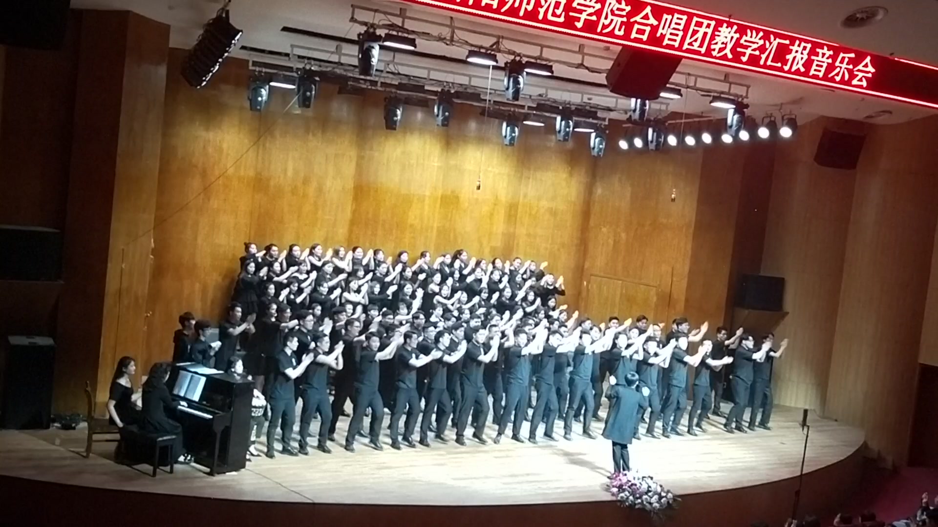 [图]洛阳师范学院合唱团 合唱《Can you hear》