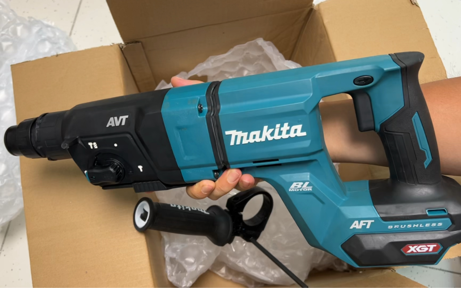 海鲜市场淘一台准新牧田hr007g 40v电锤,成色不符还断密封,退货_哔哩