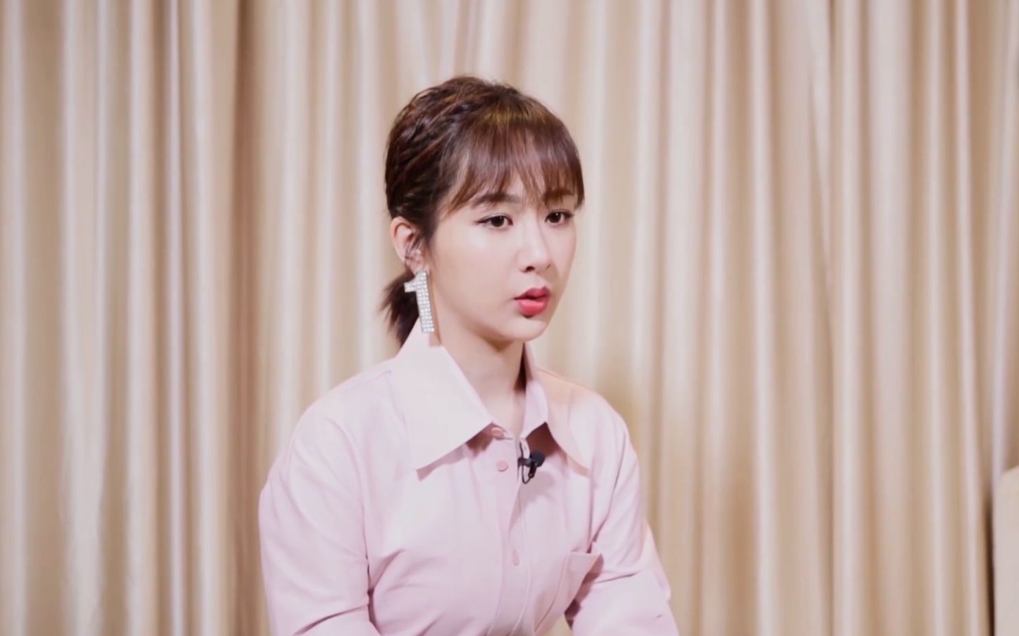 杨紫访谈杨紫十年蜕变谈心社节目正片