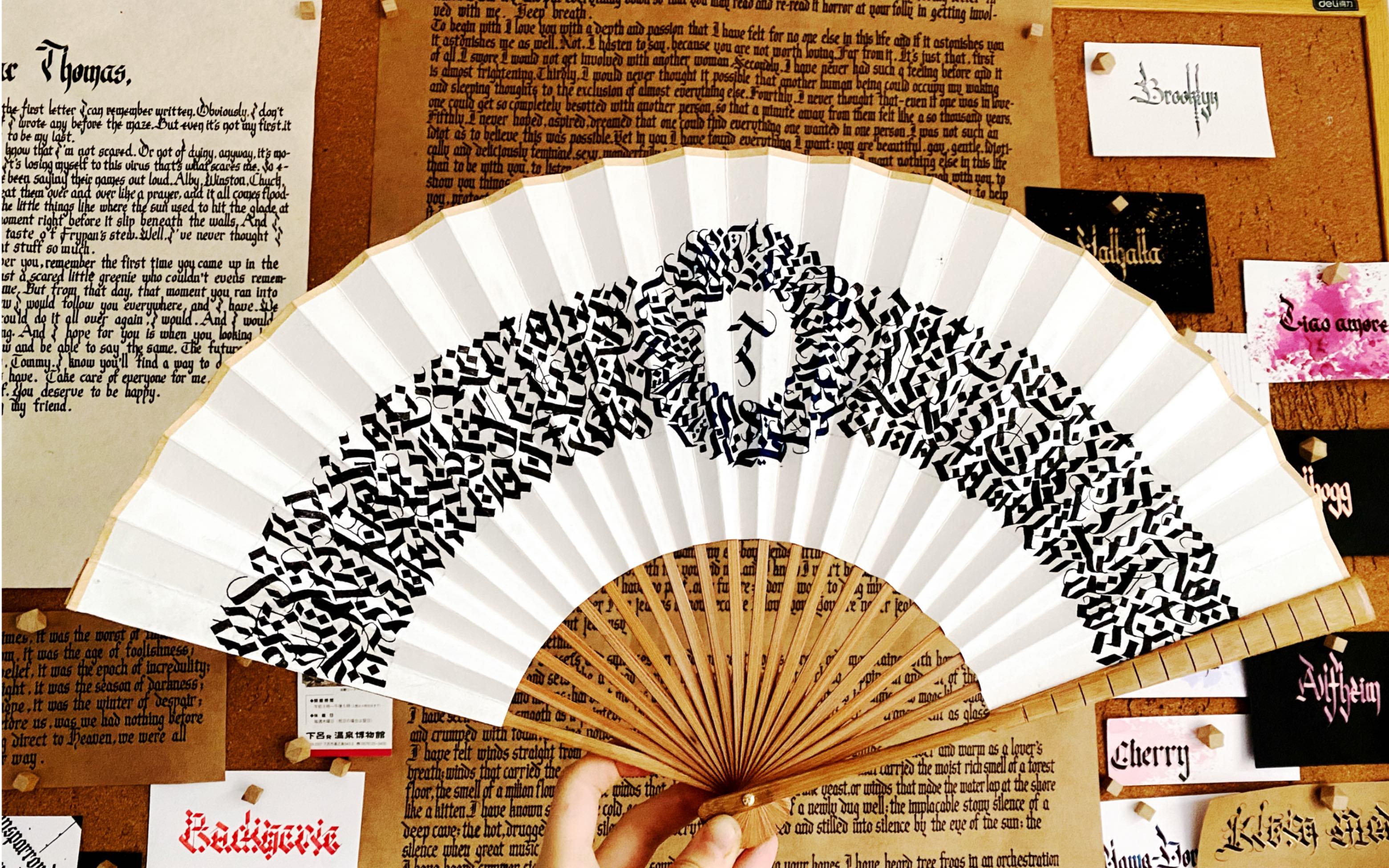 【英文书法】一把扇子嘛——来写个扇面吧!