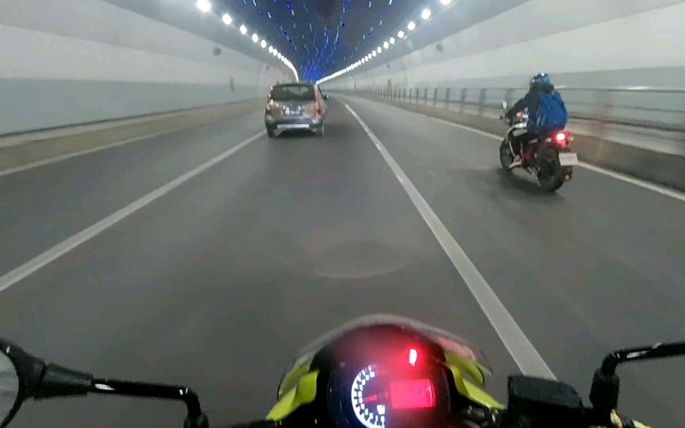 骑上我心爱的小摩托,带你穿越最美的隧道