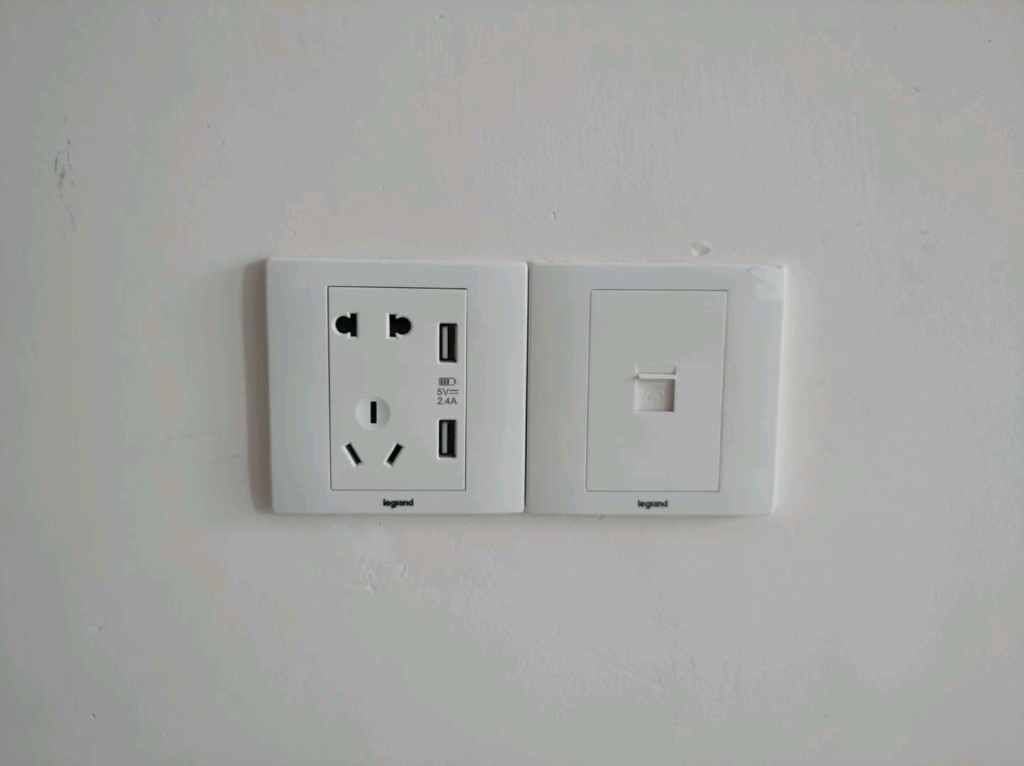 如何安装普通插座