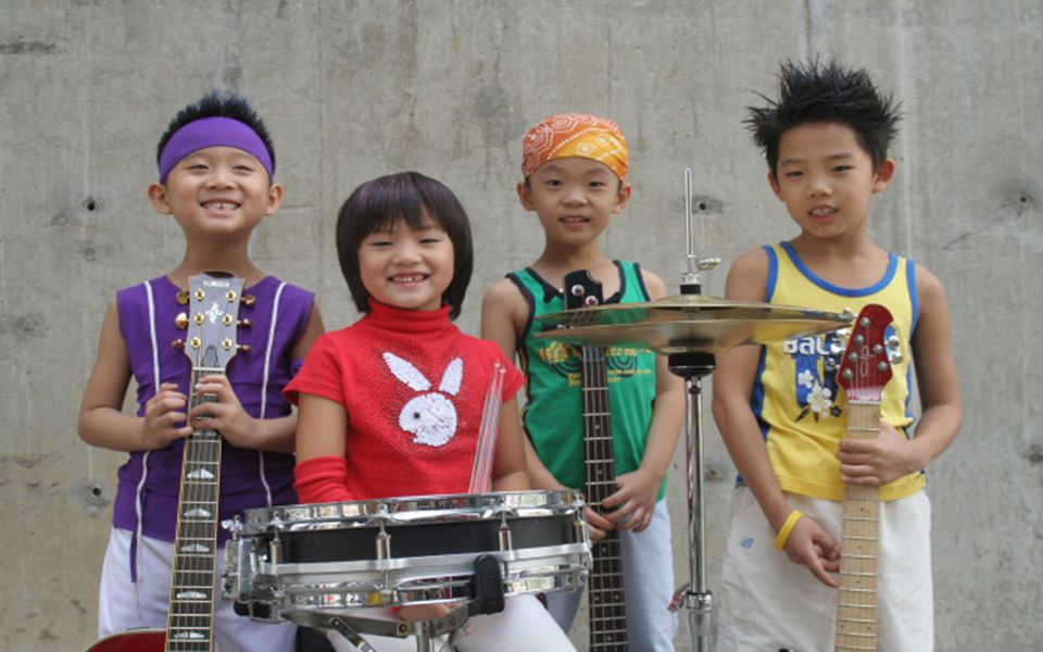 平均年龄6岁少儿电声乐队20088乐队演唱《花房姑娘》