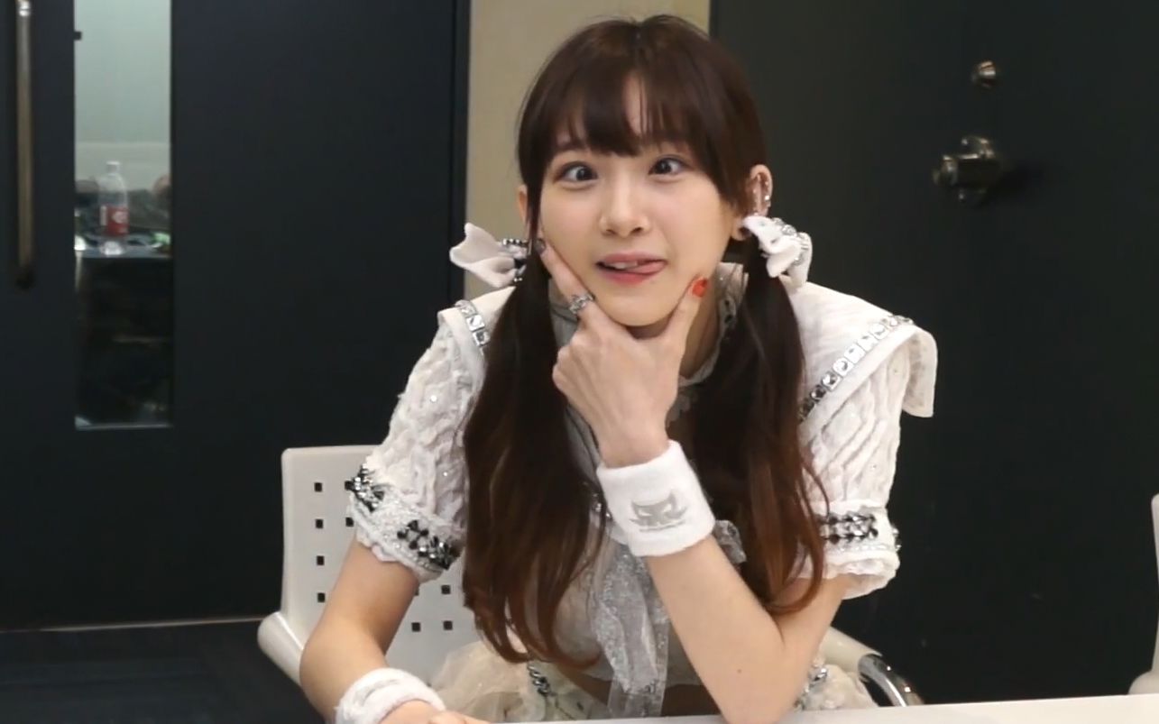 【字幕】淘气小可爱【金子理江】藉着5秒快问快答带大家初步认识自己