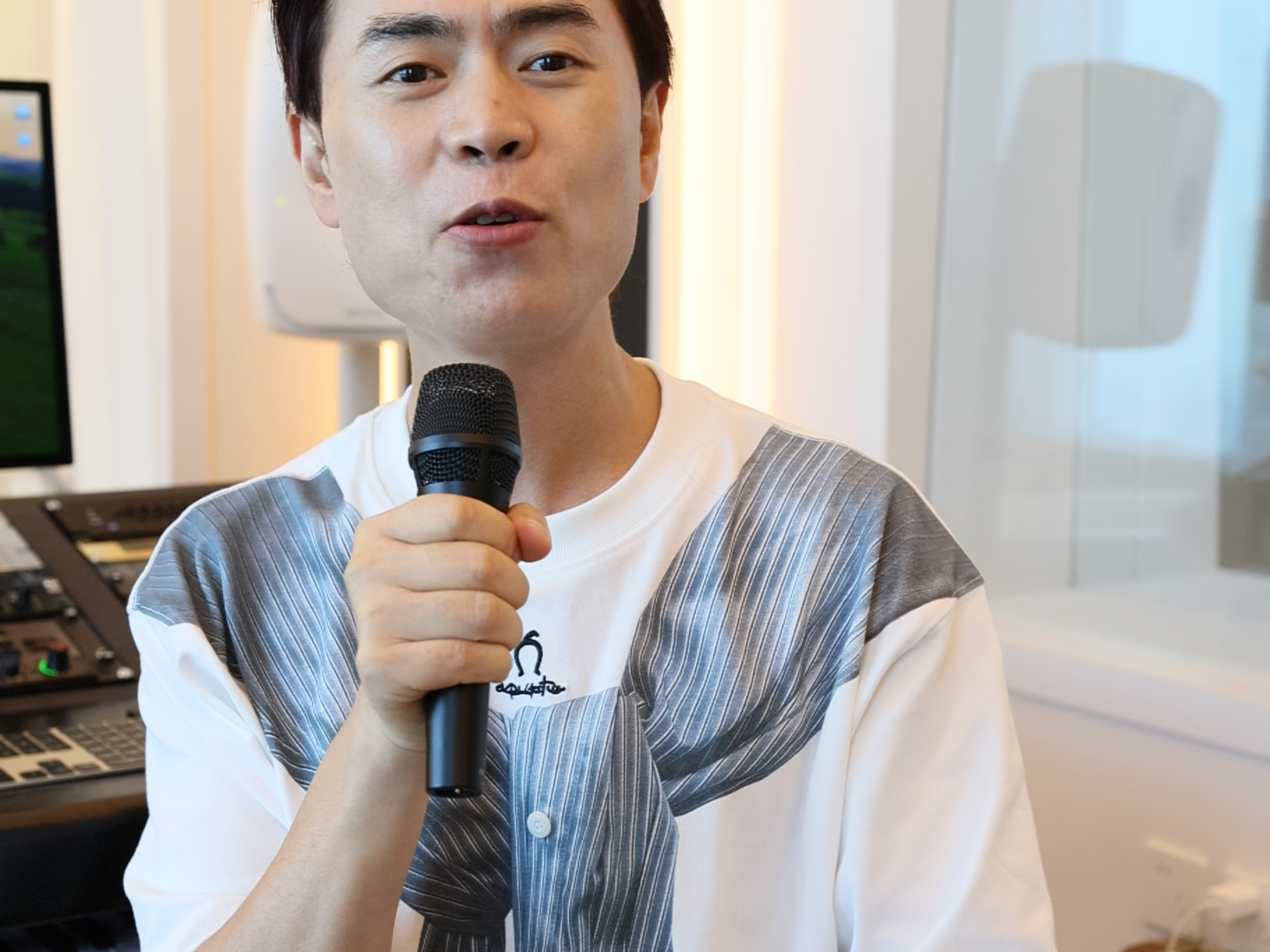 新歌上线《忘情火鸡面》