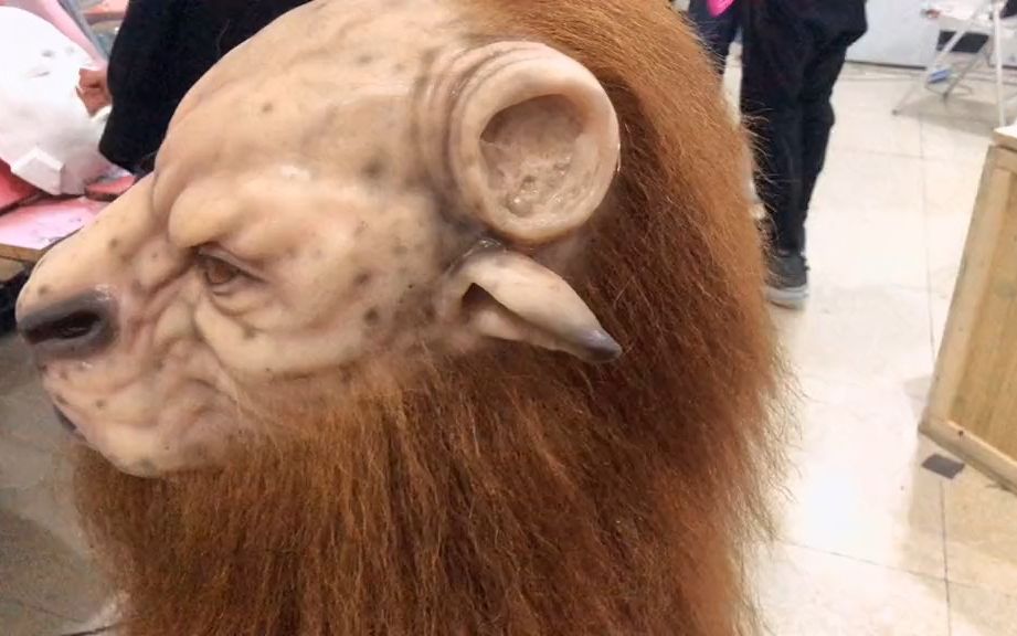 【特效化妆】类迷惑行为 牛年给牛头梳个头呀～五一劳动节最后一天