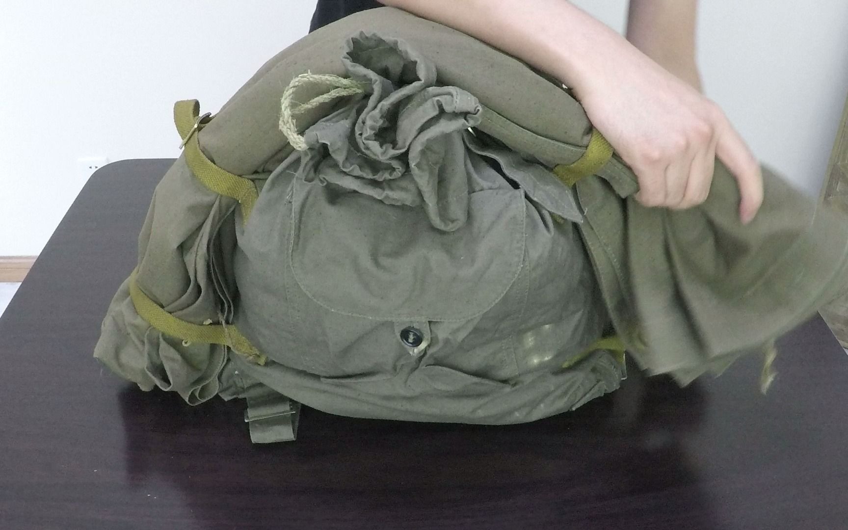 前苏联行军背囊加多用途斗篷完整体,整理之后还挺好看的呢_哔哩哔哩