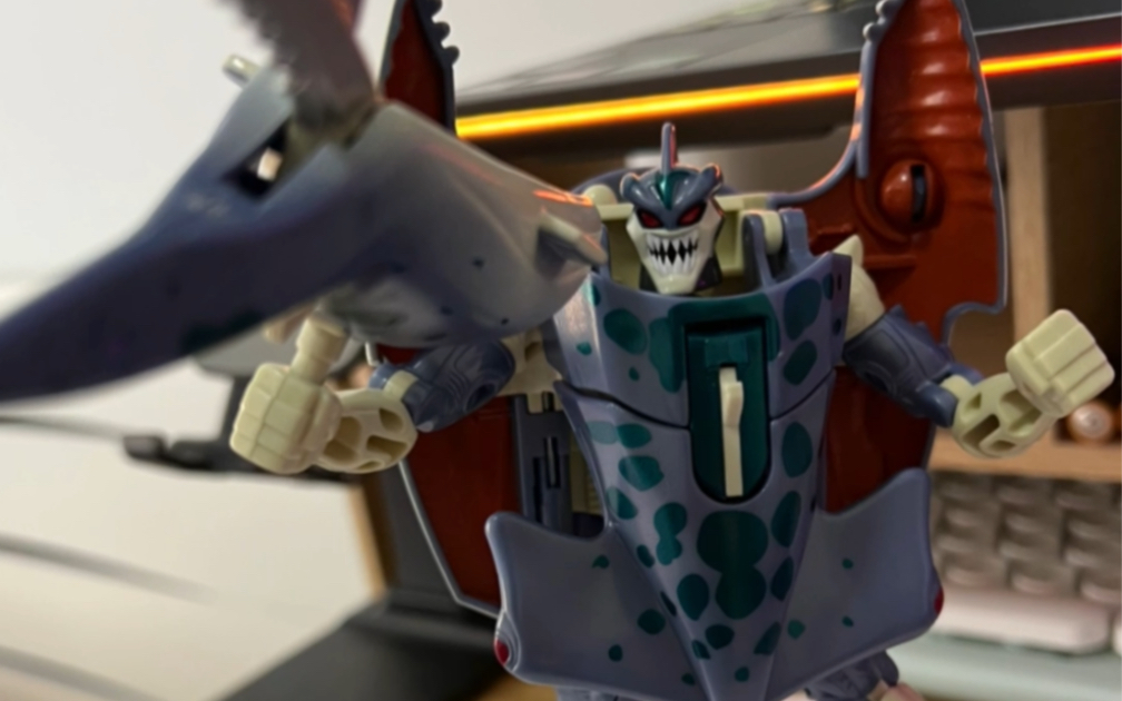 活动  变形金刚bw 超能勇士 复古系列狂鲨 野兽争霸 鲨鱼 d级 正版