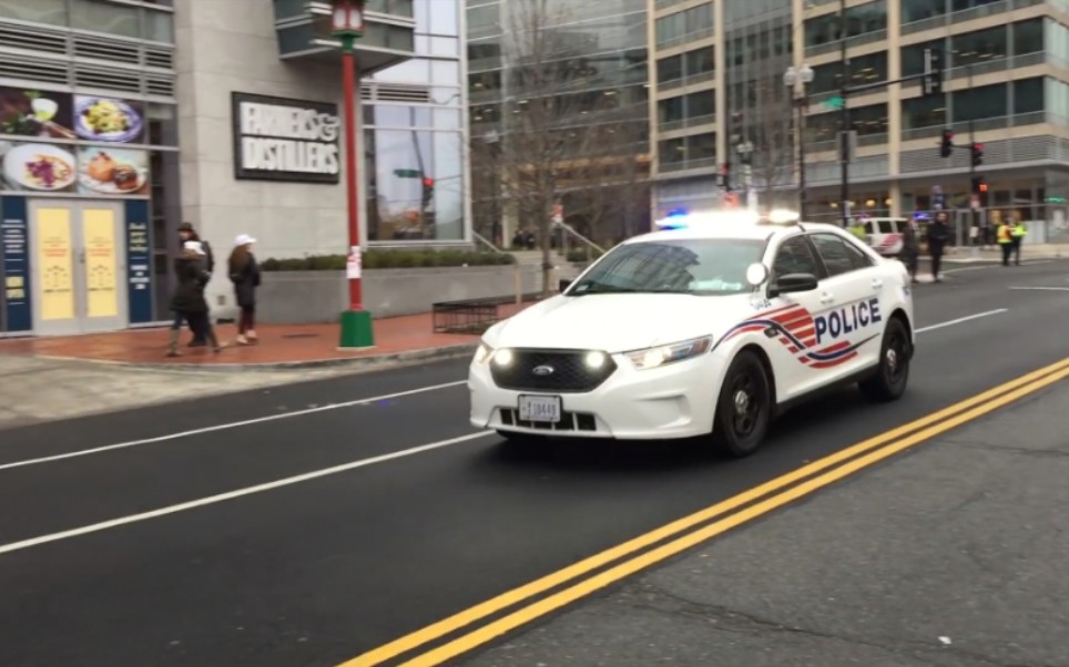 华盛顿金牛座警车响应出警