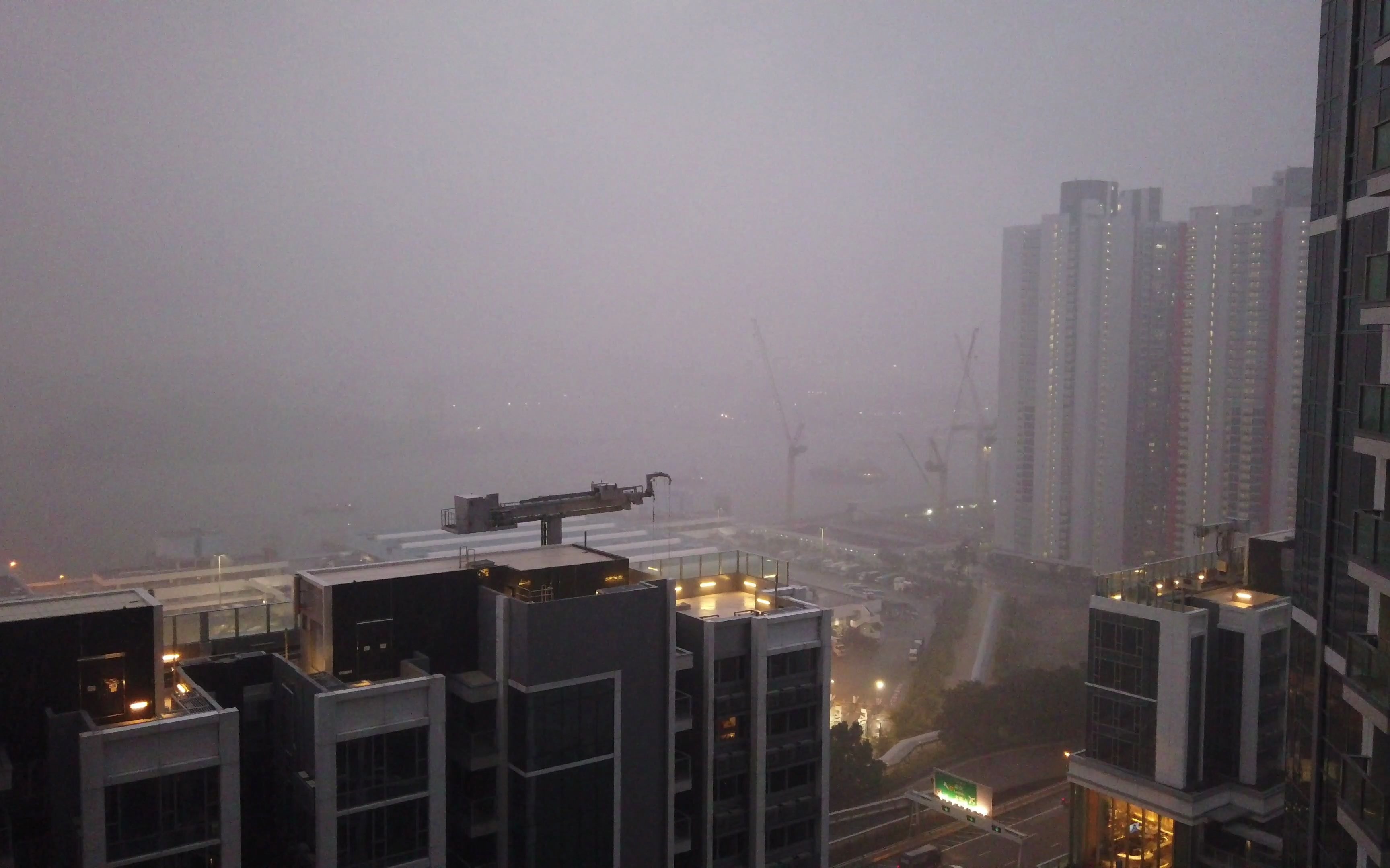 [图]一小时电闪雷鸣雨景