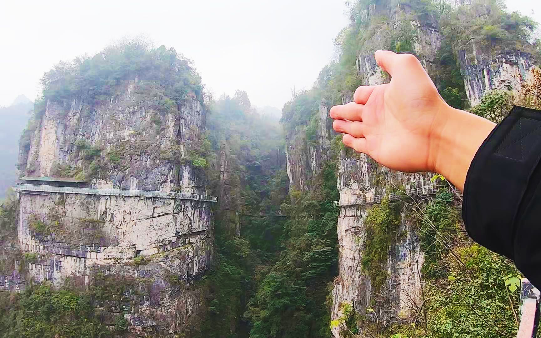 一个人去爬宜昌清江方山,花了4 个小时,下山的风景也很美哔哩哔哩bilibili