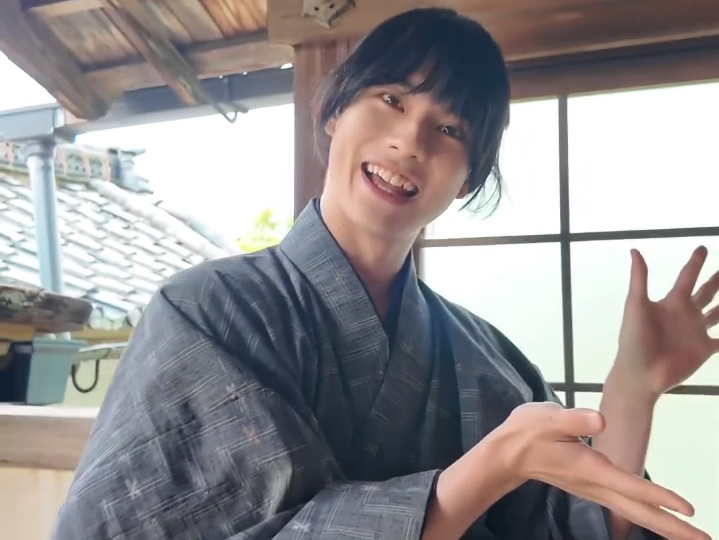 与绽花絮|大作与2位少年好友的 夢hanabi手指舞