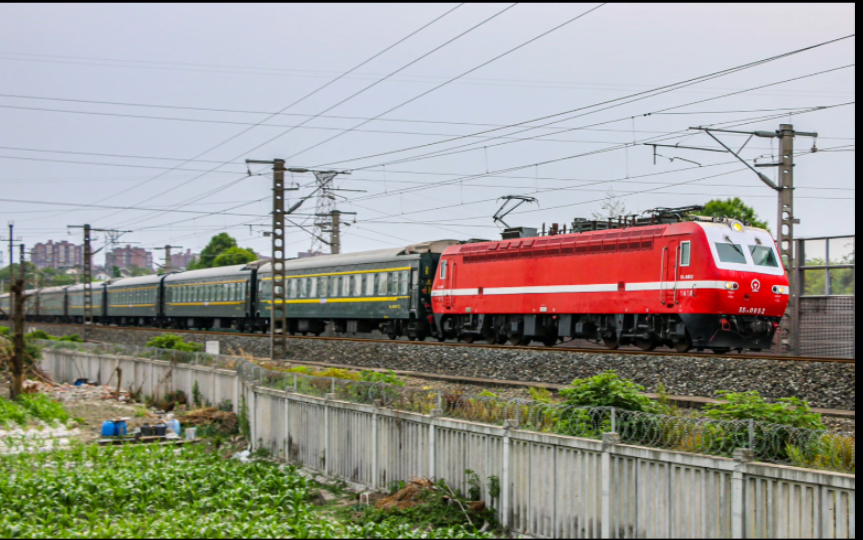 「中国铁路·西环线」兰局兰段ss7e-0052牵引k2632次通过西环线「23.