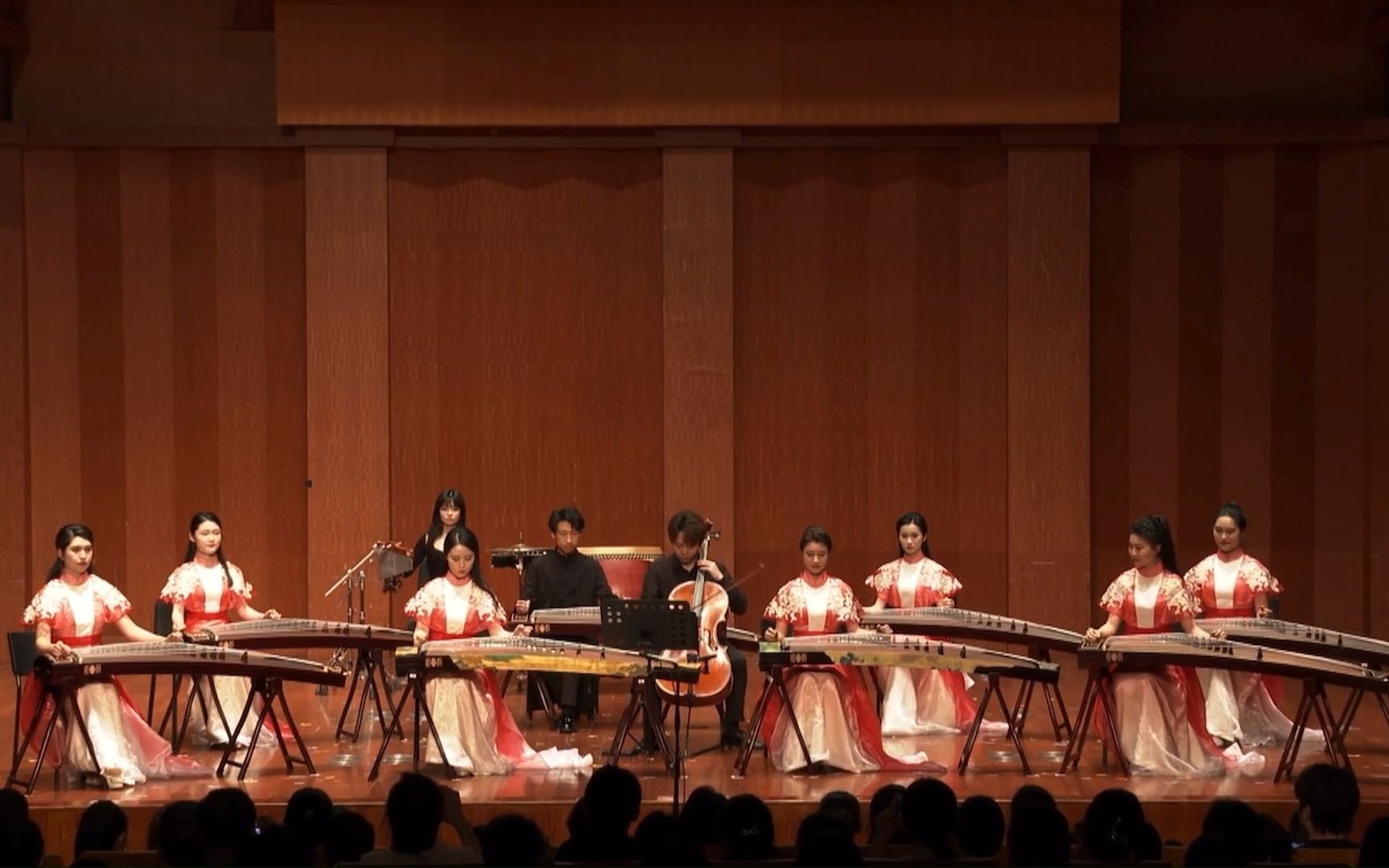 古筝重奏《丝路畅想》张雨轩曲 导师:苏畅 演奏:中央音乐学院畅响筝团哔哩哔哩bilibili